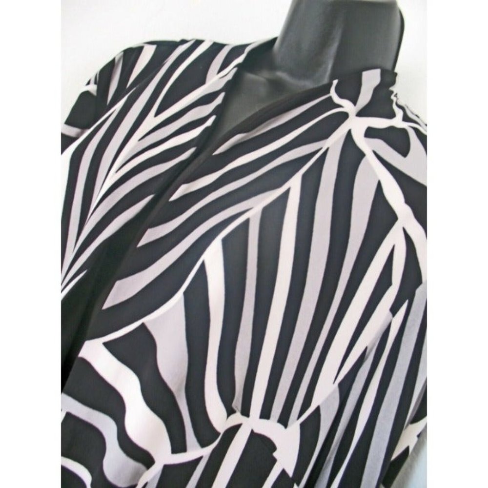 Perceptions New York Women's Black, Gray & White, Open no button Tunic size 18